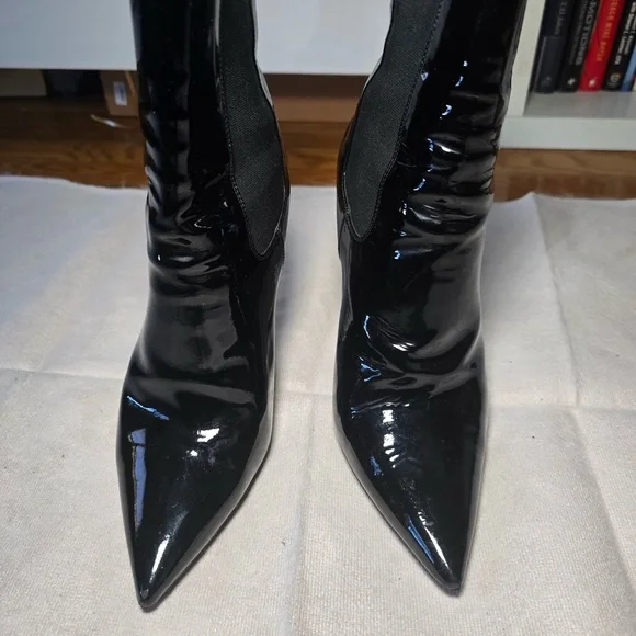 FINAL SALE!!! YSL Saint Laurent Black Patent Leather Opyum Booties - Picture 3 of 7